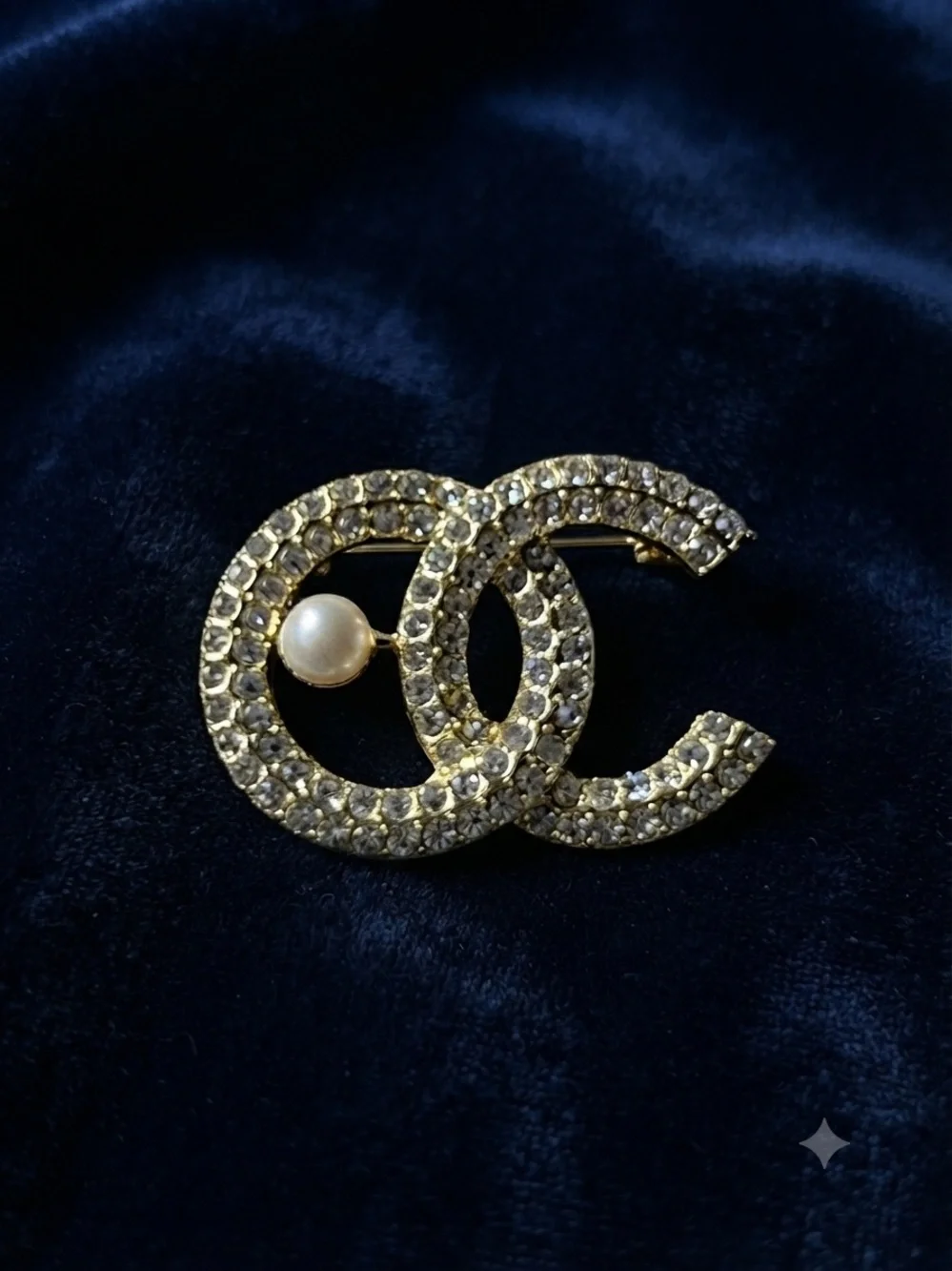 Gold Tone Crystal Rhinestone Interlocking Letter C Brooch with Pearl